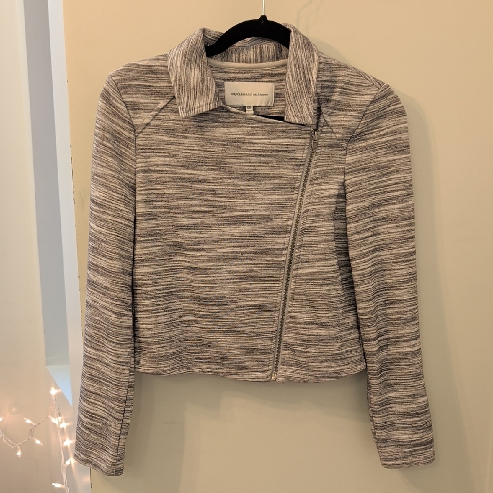 cupcakes & cashmere Grey Knit Asymmetrical Zip Blazer XS